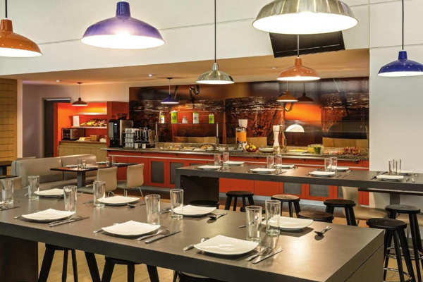 hotel con restaurante en el centro de cancún