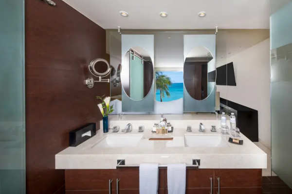 Baño moderno y amenidades de cortesía en Grand Oasis Cancún
