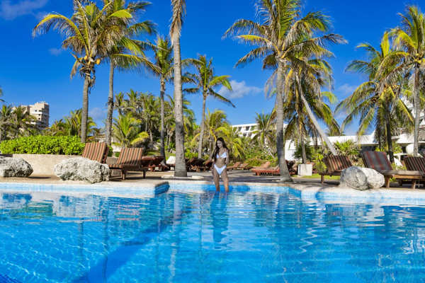 Gimnasio totalmente equipado con vista panorámica en el resort Grand Oasis Cancún