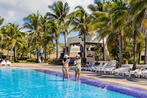 Suite de lujo con acabados premium en Grand Oasis Cancún