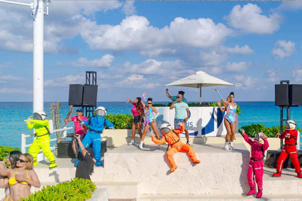 Espectáculo nocturno de clase mundial en el hotel Grand Oasis Cancún