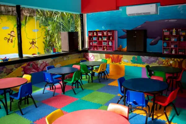 Área de juegos y actividades supervisadas para niños en el hotel Grand Oasis Cancún