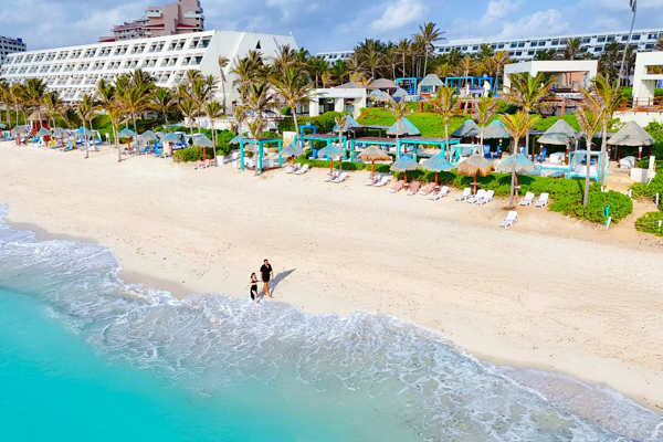 Atardecer espectacular desde la zona de playa del hotel Grand Oasis Cancún